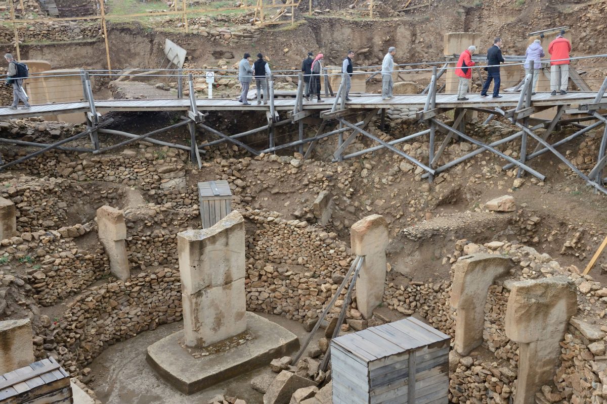 Wie konnten Steinzeitmenschen - Jäger und Sammler - so komplexe steinerne Kultstätten mit sechs Meter hohen T-Säulen bauen? Foto:dpa